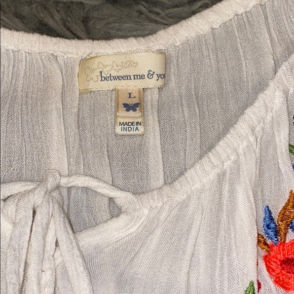 White Embroidered Cinched Waist Shirt - Picture 2 of 4